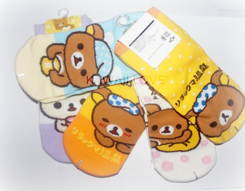 shopping-and-shit:  Rilakkuma Socks  ū.25 USD 