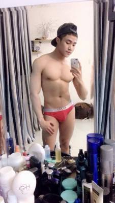 evianguy:  Hawt Asian Stud! 