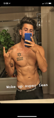 sexyfamousmen:  OHHH MY 🤤💦