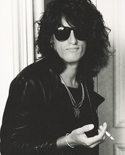 youre-a-rock-n-roll-suicide:  Joe Perry is really attractive :O