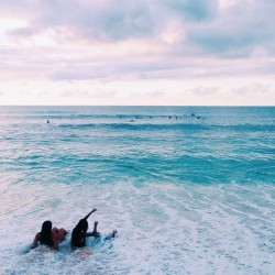 di-stracting:  ▲ personal | ocean | relax △ » following