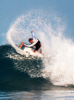 surf4living:  mick fucking fanning ph: daniel moreira