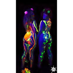 ðŸ‘ @ramonaflour &amp; @freshieisntcool ðŸ‘ http://acp3d.com   #blacklight #bodypaint #nudemodel #messy #booty #ðŸ‘