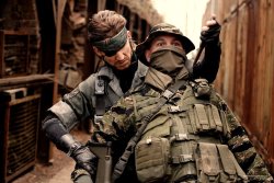 pxlbyte:  Solid Snake Cosplay I’m pretty sure Solid Snake is cosplaying as this guy… Article || Source || Related || Game 