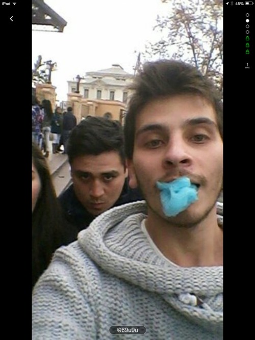 runskape-blog:  Yo me lo comi…puta que es rico el wn…y le gusta a pelo!