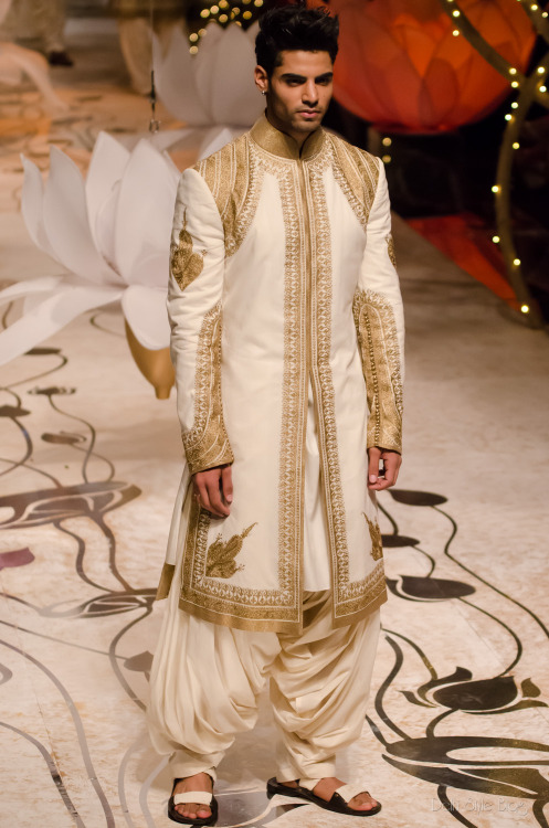 jazzsparks:  Rohit Bal India Bridal Fashion Week 2013 (x) 