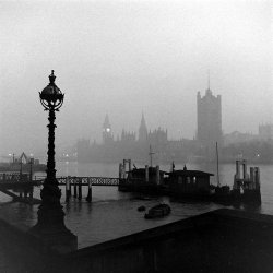 fuckyeahvintage-retro:  London Fog, 1947 © Anthony Linck &