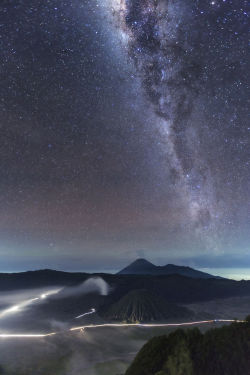 travelgurus:  Midnight Fantasy at Mount Bromo, Indonesia by Raymond