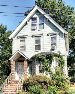 wanderingnewyork:  A house in #Port_Richmond, #Staten_Island