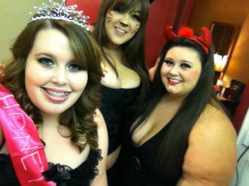bigcutieboberry:BoBerry.BigCuties.com and CaitiDee.Bigcuties.com <333!  caitidee , did you know that I love you????Â 