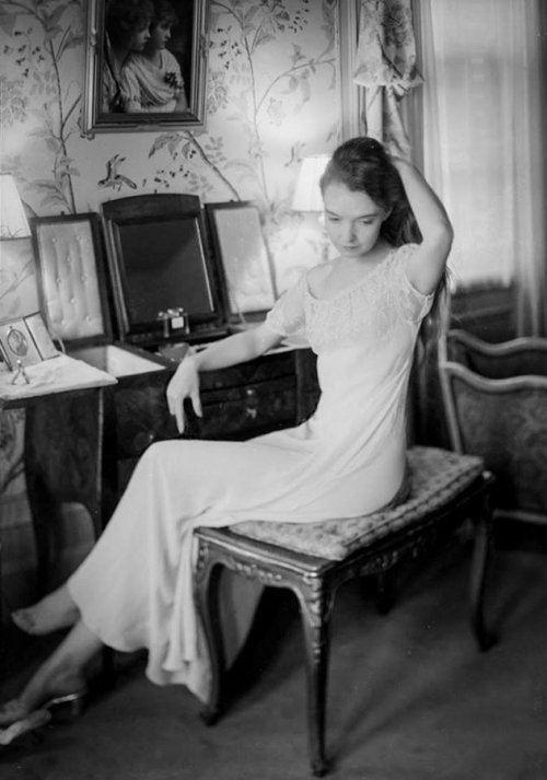 Lillian Gish by Nell Dorr, 1930 Nudes & Noises  