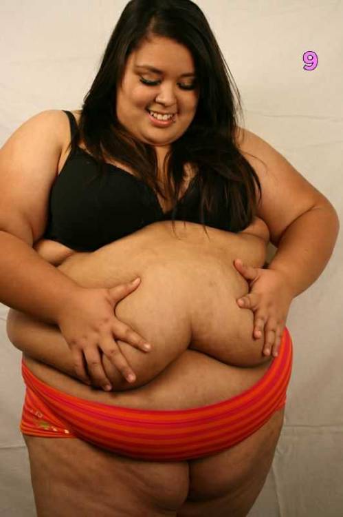 heywewantsomefatty:Vote for the best belly