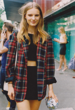 nyc-ontheroad:  vogue-vices:  this photo looks so old. what edit