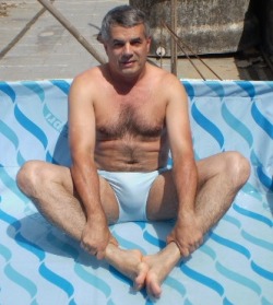 Homens maduros de sunga / Mature men in swimwear