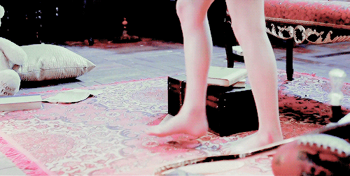 asilentkkaebsong:  â€œDreaming in the rainâ€¦â€ 