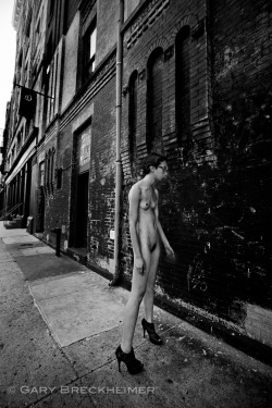 thatnakedchick:  Yes, I do talk to walls. My first (delirious)