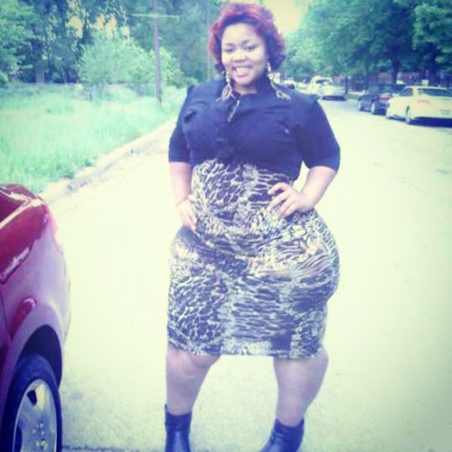 daddypearlover:  ghettogoodness:  I love this womanâ€™s thickness!!!!!!!    STRAIGHT UP YUMMY THICKNESS!!!!!