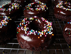 thecakebar:  Chocolate Fudge Cake Donuts