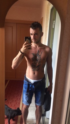 needmorecatsinmylife:  Rule #1 take a shirtless picture everytime