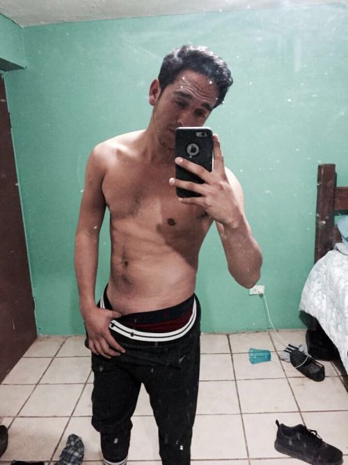 sonorensesysusvergas:  Fernando Acuña Moreno, guapo hetero de Hermosillo, con muy rica verga. Aportes: sonorensesysusvergas@gmail.com 