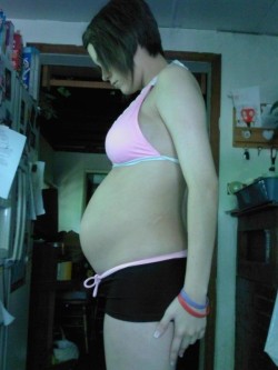 pregnantnudeultimatepost:  For more pics follow me !!!