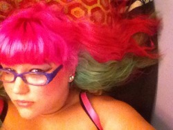 cricketrosethorn:  Just refreshed my hair. Let me be your juicy