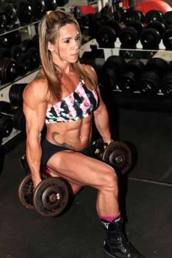 jl9233:  #RespectTheMuscle#awesome body#girlswithmuscle#lovethemuscles#sexy