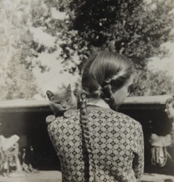 deviatesinc:  Elizabeth Bishop with her cat, Minnow, 1938 photos