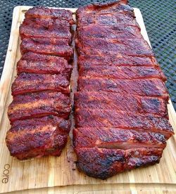 inbetweenbuns:  Big slab of beautiful barbecue ribs 