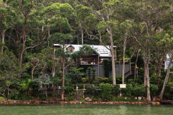 fuckyeahawesomehouses:  Cedar and Glass House, Australia