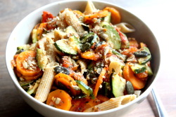 tobefre-ed:  Whole wheat penne with a carrot + zucchini + tomato