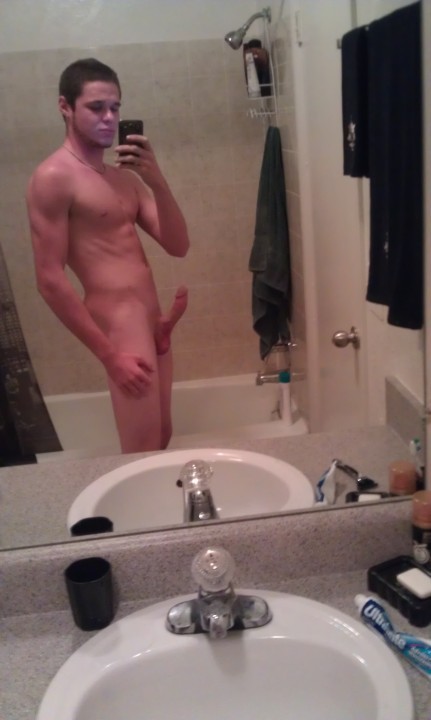 shitilikeandafewofme:  21 Year old straight guy. Nashville, TN. Follow me for more like this!www.shitilikeandafewofme.tumblr.com