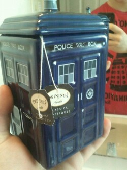 davvestridder:   Soo bought a TARDIS mug with lid at the local