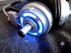 inorimacaron:      SuperSonico Headphones with lights | COSPLAYWHO