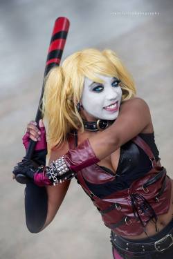 sharemycosplay:  Harley Quinn by http://loveless5.deviantart.com.