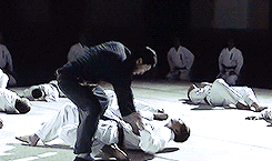 taichi-kungfu-online: Ip Man deals with opponents with wing chun!