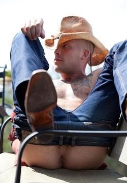 menandsports:  naked cowboys and southern guys, nude sporty boys,