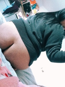 peachieskin:  Idk, does this count as a bum shot? lol  (Reblog