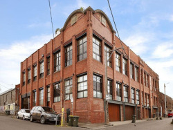 aros:  Tastefully designed warehouse conversion in Melbourne