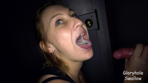 To set the stage for this Gloryhole visit, I want everyone to keep in  mind that Robin pretty much only gave a few blowjobs in her life.   That’s right, she’s 21 and only had three different cocks in her mouth  and only blew those three cocks