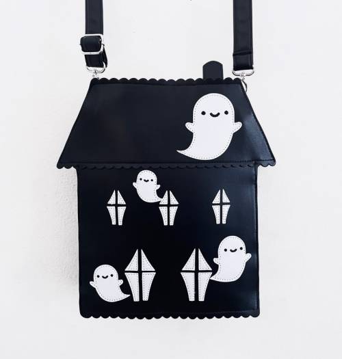 figdays:    Haunted House Crossbody Bag //   emandsprout  