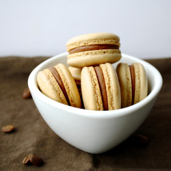 fullcravings:  Coffee and Bailey’s Macarons