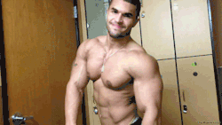 keepemgrowin:  musclepuppy: Gymspiration of the Day Raciel Castro