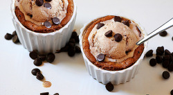 thecakebar:  Deep Dish Chocolate Chip Cookies w/ Ice Cream Tutorial