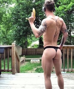 Hot Guys in Thongs, G-Strings and Speedos