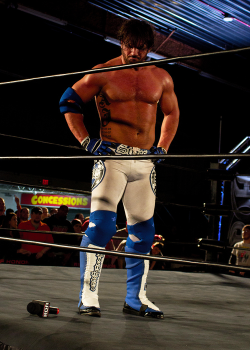 superkickparty-blog:  [~]   Love when he wears white colored