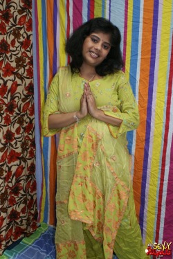 iloveindianwomen:  Rupali - Here are some more of her pics to