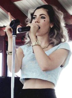 niallertedoylatigp:  Marina ♥ en We Heart It. https://weheartit.com/entry/77494335/via/zayntefollo