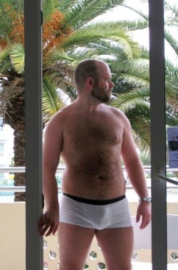speedoweirdo:  I hate it when guys like this appear on my hotel