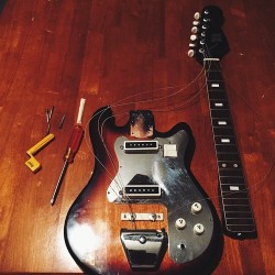 guitar-porn:  Yeah, She’s What You Call A ‘Bit Of A Fixer-Upper’